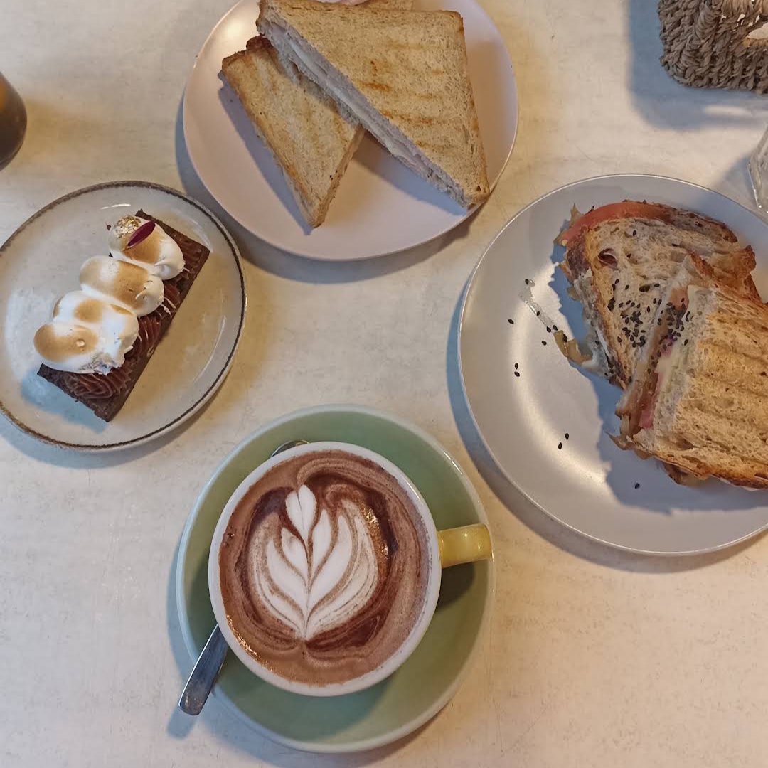 Imagen de la cafetería Ritual Café donde se muestra una merienda